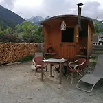 Schlosswirt & *