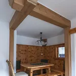 Schlosswirt & *