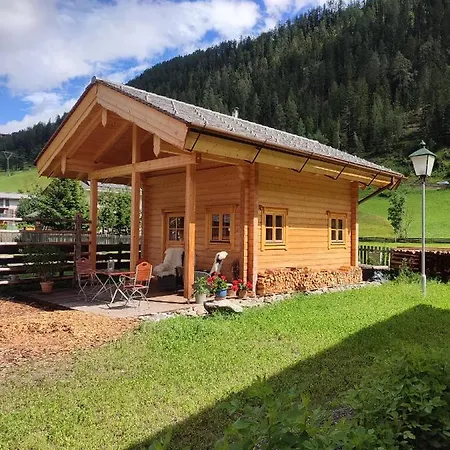 Schlosswirt & *