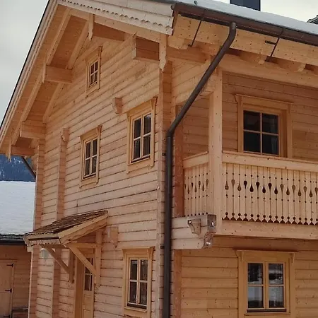 Schlosswirt & *